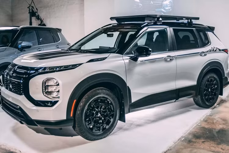 Ra mắt Mitsubishi Outlander bản địa hình, giá khoảng 30.000 USD? Ra mat Mitsubishi Outlander ban dia hinh, gia khoang 30.000 USD?