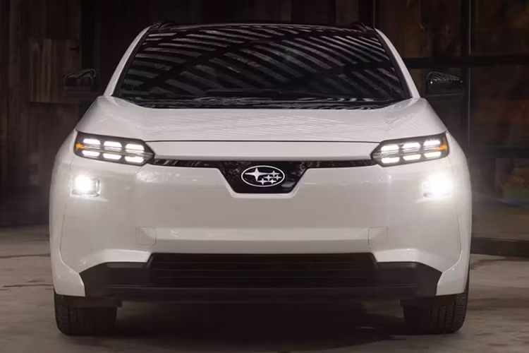 Can canh Subaru Solterra 2026 