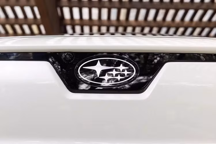 Can canh Subaru Solterra 2026 