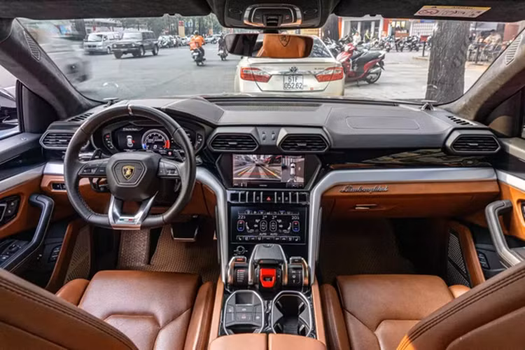 Tận thấy siêu SUV Lamborghini Urus chỉ hơn 12 tỷ ở Hà Nội - Hình 3 Tan thay sieu SUV Lamborghini Urus chi hon 12 ty o Ha Noi-Hinh-3