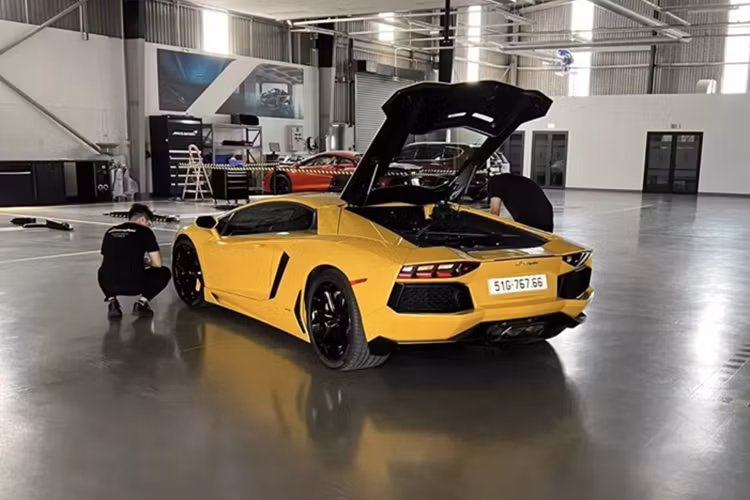 Lamborghini Aventador “keng” nhất Việt Nam về tay đại gia Sài thành - Hình 3 Lamborghini Aventador “keng” nhat Viet Nam ve tay dai gia Sai thanh-Hinh-3
