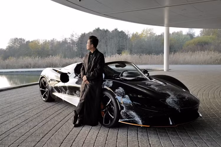 Minh Nhựa sang Anh thăm McLaren, chờ Elva gần 200 tỷ lăn bánh - Hình 9 Minh Nhua sang Anh tham McLaren, cho Elva gan 200 ty lan banh-Hinh-9