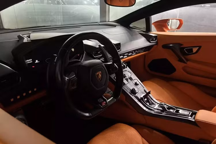 “Đại gia đồng nát” Nghệ An bán Lamborghini Huracan sau 1 năm - Hình 5 “Dai gia dong nat” Nghe An ban Lamborghini Huracan sau 1 nam-Hinh-5