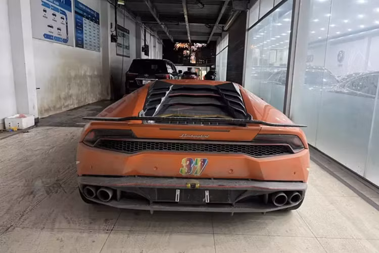 “Đại gia đồng nát” Nghệ An bán Lamborghini Huracan sau 1 năm - Hình 3 “Dai gia dong nat” Nghe An ban Lamborghini Huracan sau 1 nam-Hinh-3