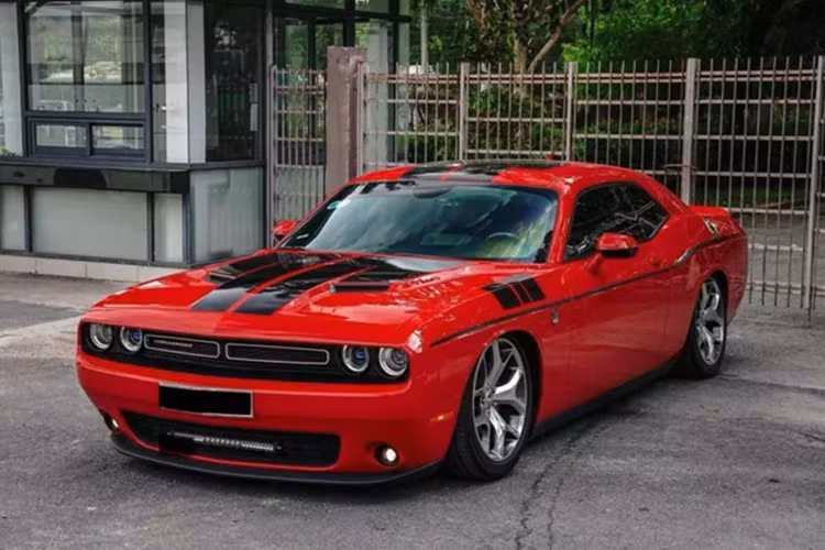 Dodge Challenger SXT hang hiem Viet Nam rao ban hon 2 ty