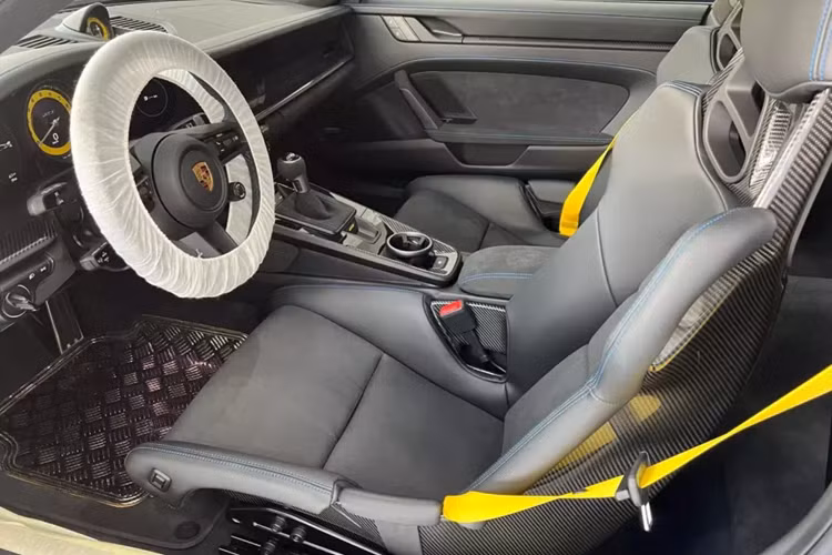 Chạm mặt Porsche 911 GT3 hơn 16 tỷ của nữ đại gia Hà Nội - Hình 5 Cham mat Porsche 911 GT3 hon 16 ty cua nu dai gia Ha Noi-Hinh-5