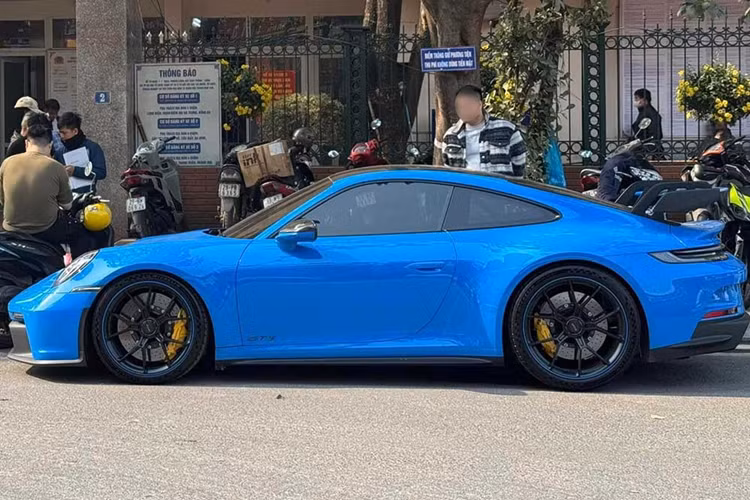 Chạm mặt Porsche 911 GT3 hơn 16 tỷ của nữ đại gia Hà Nội - Hình 2 Cham mat Porsche 911 GT3 hon 16 ty cua nu dai gia Ha Noi-Hinh-2