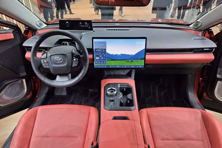Toyota bZ5 ra mat - SUV lai Coupe chay dien tu 465 trieu dong-Hinh-3