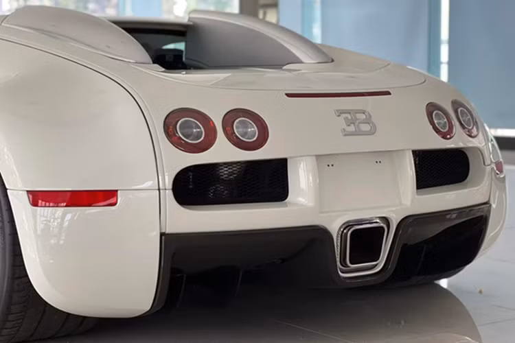 Bugatti Veyron gần 50 tỷ đã có mặt tại Việt Nam tròn 13 năm - Hình 7 Bugatti Veyron gan 50 ty da co mat tai Viet Nam tron 13 nam-Hinh-7
