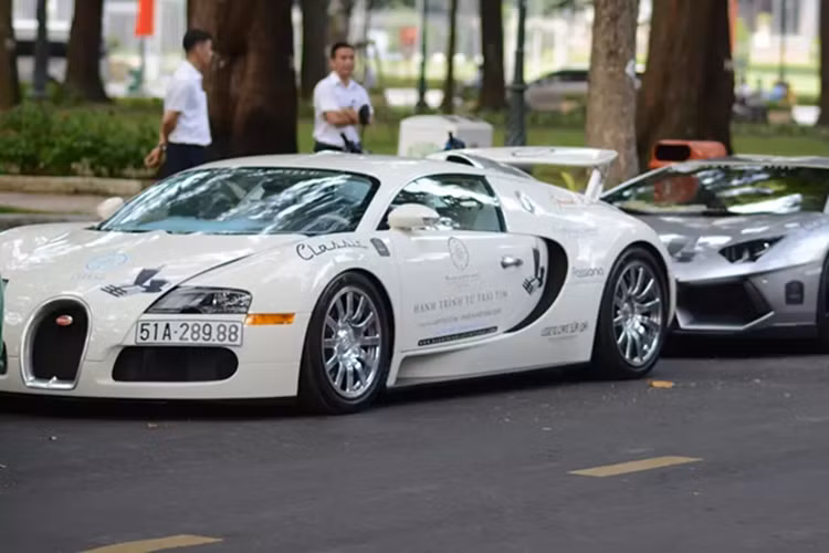 Bugatti Veyron gần 50 tỷ đã có mặt tại Việt Nam tròn 13 năm Bugatti Veyron gan 50 ty da co mat tai Viet Nam tron 13 nam