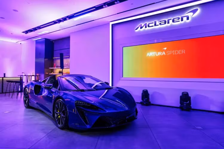 McLaren Artura Spider bac ty dau tien 