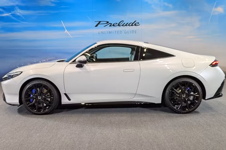 "Soi" Honda Prelude e:HEV 2026 thể thao đẹp mắt lại tiết kiệm xăng - Hình 3 + nghĩa là tăng thêm giá trị mới cho sản phẩm. Điều này bao gồm việc làm cho sản phẩm trở nên phù hợp, đặc biệt và có tác động đến cảm xúc. Shift ám chỉ ý định của Honda nhằm tạo ra sự thay đổi, đưa cả con người và ô tô bước vào một kỷ nguyên mới.