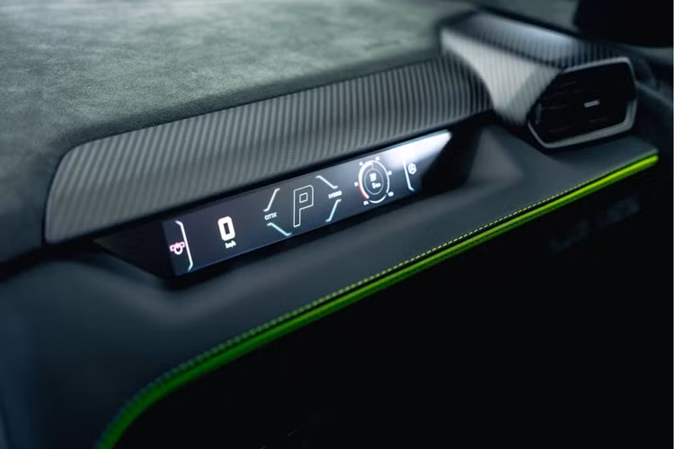 "Soi" siêu bò Lamborghini Revuelto màu siêu hiếm Verde Agave Lucido - Hình 7 Siêu xe hybrid này trang bị ghế Comfort có các đệm mềm giúp quá trình di chuyển thoải mái hơn, bề mặt ghế có các hoạ tiết lục giác, viền màu xanh và chỉ khâu nổi màu xanh Verde Fauns.