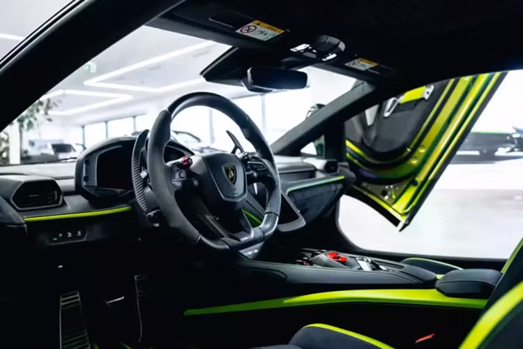 Lamborghini Revuelto màu sơn đặc biệt, có thể lên đến 2 tỷ đồng - Hình 4 Lamborghini Revuelto mau son dac biet, co the len den 2 ty dong-Hinh-4