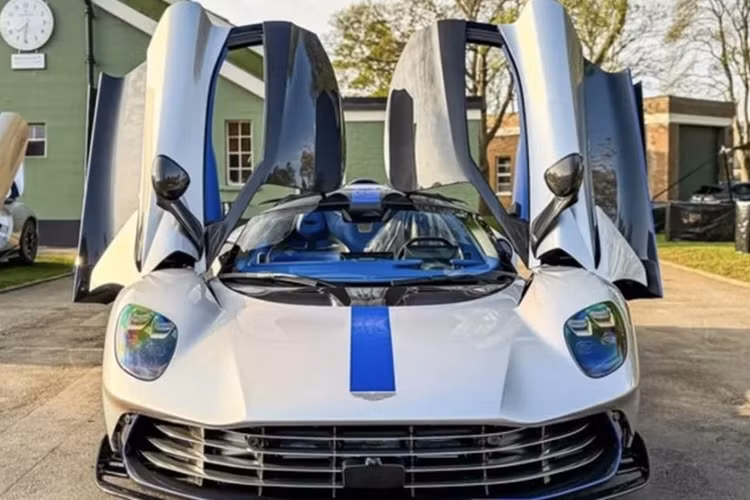 Aston Martin Valhalla trieu do lan banh tren pho sau 6 nam ra mat-Hinh-6
