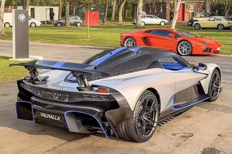 Aston Martin Valhalla trieu do lan banh tren pho sau 6 nam ra mat-Hinh-5