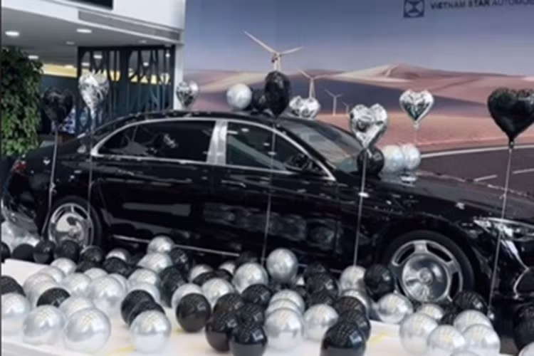 Mercedes-Benz Maybach gần 9 tỷ đọ dáng Lọ Lem con gái Quyền Linh - Hình 3 Mercedes-Benz Maybach gan 9 ty do dang Lo Lem con gai Quyen Linh-Hinh-3