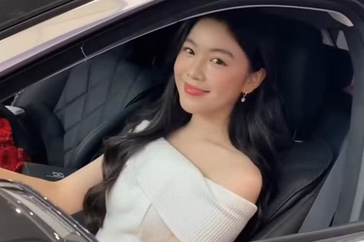 Mercedes-Benz Maybach gần 9 tỷ đọ dáng Lọ Lem con gái Quyền Linh - Hình 5 Mercedes-Benz Maybach gan 9 ty do dang Lo Lem con gai Quyen Linh-Hinh-5