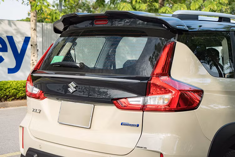 Suzuki XL7 hybrid đang giảm chỉ còn 545 triệu đồng tại Việt Nam - Hình 8 Suzuki XL7 hybrid dang giam chi con 545 trieu dong tai Viet Nam-Hinh-8