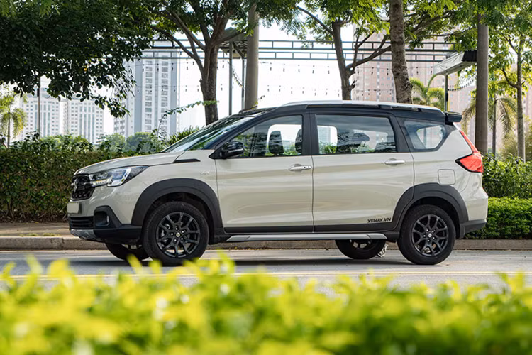 Suzuki XL7 hybrid đang giảm chỉ còn 545 triệu đồng tại Việt Nam - Hình 3 Suzuki XL7 hybrid dang giam chi con 545 trieu dong tai Viet Nam-Hinh-3