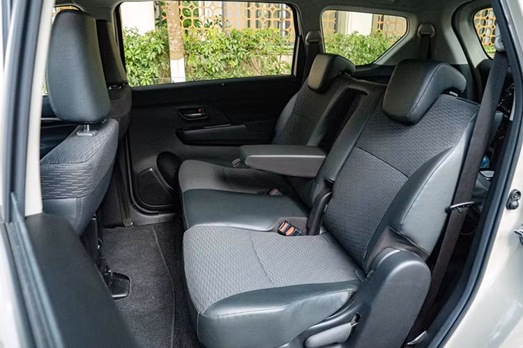 Suzuki XL7 hybrid đang giảm chỉ còn 545 triệu đồng tại Việt Nam - Hình 7 Suzuki XL7 hybrid dang giam chi con 545 trieu dong tai Viet Nam-Hinh-7