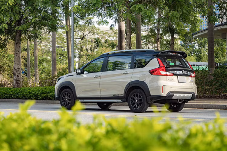 Suzuki XL7 hybrid đang giảm chỉ còn 545 triệu đồng tại Việt Nam - Hình 9 Suzuki XL7 hybrid dang giam chi con 545 trieu dong tai Viet Nam-Hinh-9