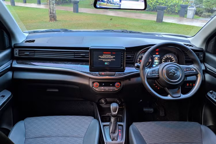Suzuki XL7 hybrid đang giảm chỉ còn 545 triệu đồng tại Việt Nam - Hình 4 Suzuki XL7 hybrid dang giam chi con 545 trieu dong tai Viet Nam-Hinh-4