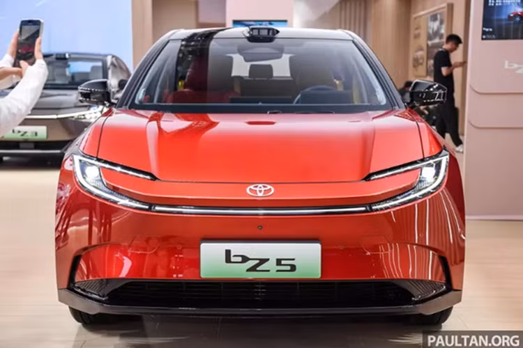 Can canh Toyota bZ5 tu 455 trieu dong, tam hoat dong 630 km-Hinh-2