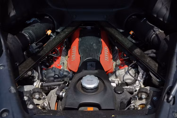 Ferrari SF90 Stradale tung cua chong cu Le Quyen tiep tuc rao ban-Hinh-4