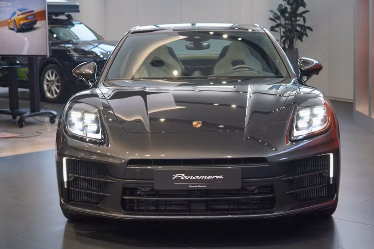 MC Thanh Thảo chi 80 triệu đồng "nhuộm hồng" Porsche Panamera - Hình 3 MC Thanh Thao chi 80 trieu dong