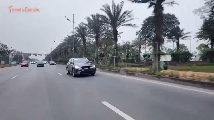 Geely Coolray - Kẻ thay đổi cuộc chơi phân khúc gầm cao cỡ nhỏ? - Hình 11 Geely Coolray - Ke thay doi cuoc choi phan khuc gam cao co nho?-Hinh-11