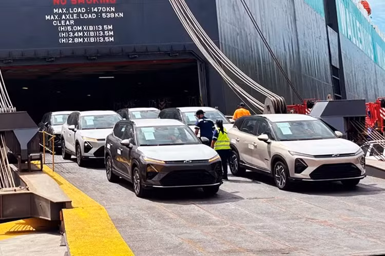 Chevrolet Captiva 2025 ra mat - xe dien My cong nghe 