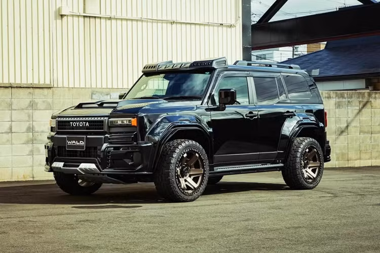 Toyota Land Cruiser Prado "chủ tịch" siêu ngầu độ bodykit Wald Toyota Land Cruiser Prado