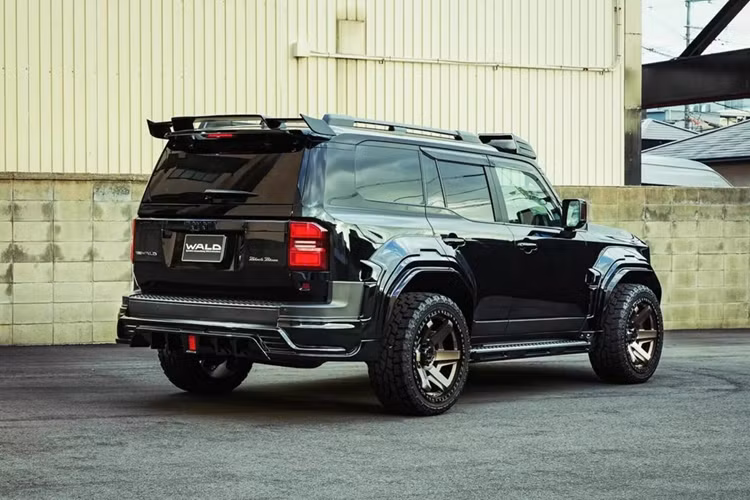 Toyota Land Cruiser Prado "chủ tịch" siêu ngầu độ bodykit Wald - Hình 9 Toyota Land Cruiser Prado