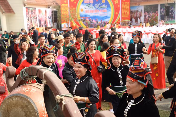 Quyen Chu tich nuoc Vo Thi Anh Xuan du “Ngay hoi Sac xuan tren moi mien To quoc“-Hinh-8