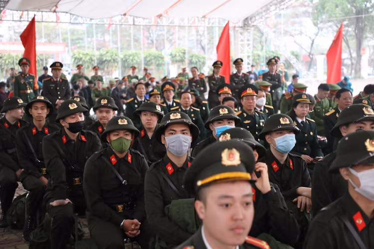 Bi thu Thanh uy Dinh Tien Dung dong vien tan binh len duong nhap ngu-Hinh-3