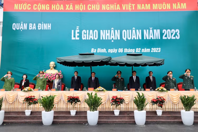 Bi thu Thanh uy Dinh Tien Dung dong vien tan binh len duong nhap ngu-Hinh-2
