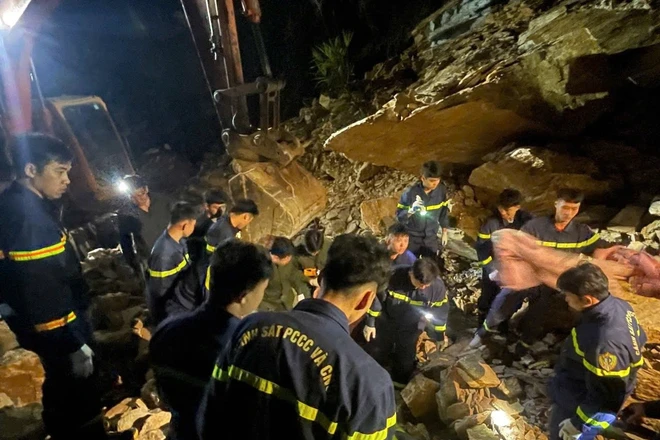 Sạt lở đèo Thung Khe: Tìm thấy 2 thi thể, vẫn còn người nghi mất tích