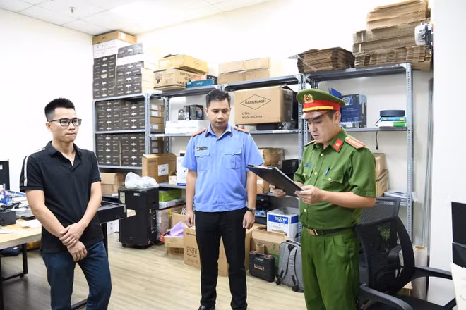 Vụ án đầu tiên về bản quyền phần mềm ở Việt Nam: Khám xét khẩn cấp 5 địa điểm