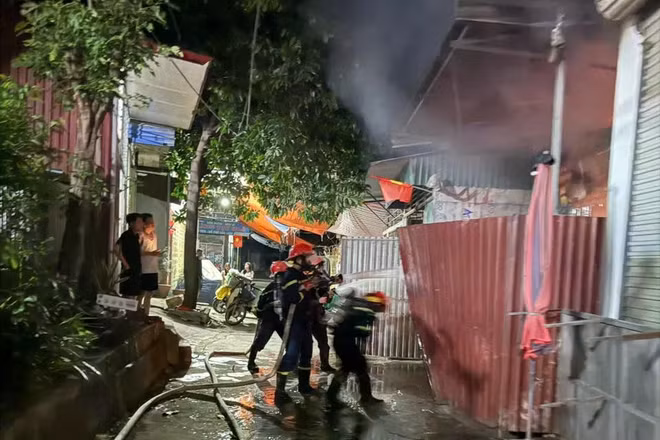 Vụ cháy tại Sơn La khiến hai người tử vong và thiêu rụi nhà xưởng