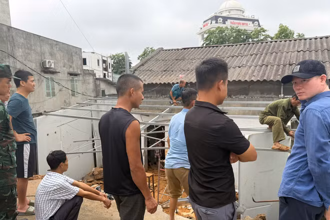 Mưa lớn làm sập tường nhà ở Phú Thọ, hai cháu nhỏ bị đè khi đang ngủ