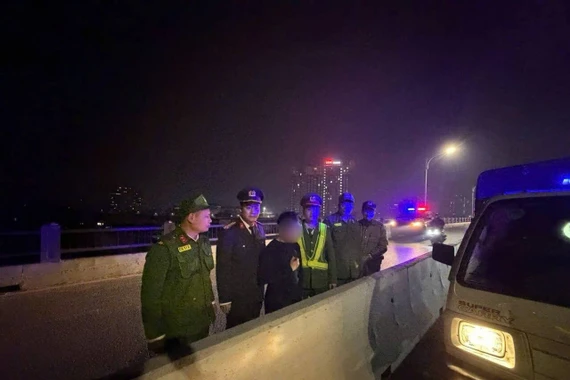Công an Hà Nội kịp thời ngăn chặn người phụ nữ có ý định tự tử
