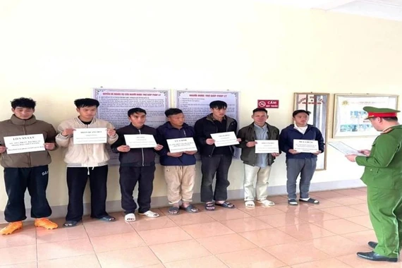 Giáo viên tham gia mua bán, tàng trữ trái phép vũ khí ở Lai Châu