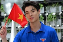 Danh tính mỹ nam gây sốt với bộ ảnh diện áo đoàn hướng về đại lễ 2/9