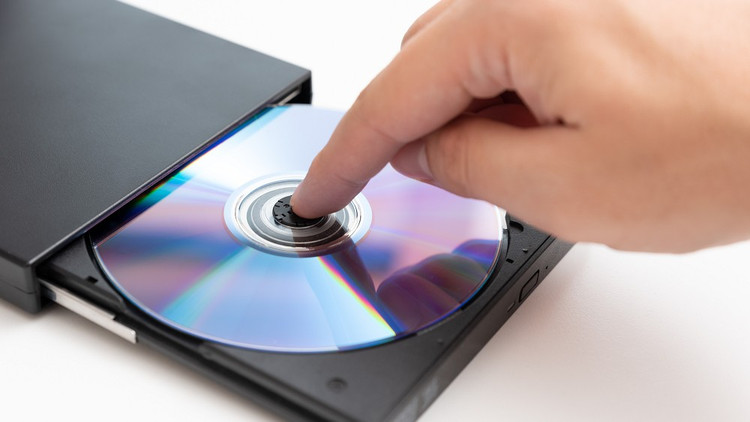 Điều thú vị là nhiều thương hiệu lớn như Sony hay LG đã rút khỏi thị trường này, tạo cơ hội cho các nhà sản xuất Nhật nhỏ hơn. blu-6.png