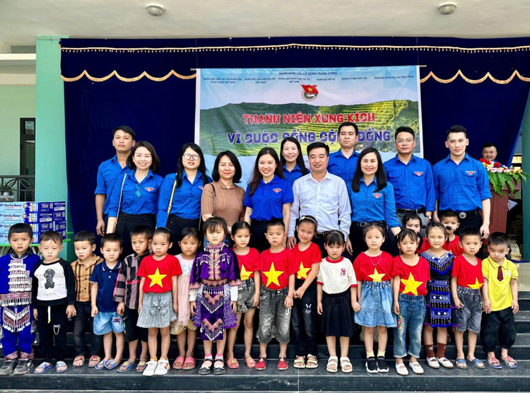 Đoàn Thanh niên Liên hiệp Hội Việt Nam tham gia thực hiện chương trình &quot;Thanh niên tình nguyện xung kích vì cuộc sống cộng đồng&quot; năm 2024 tại huyện Bắc Hà, tỉnh Lào Cai