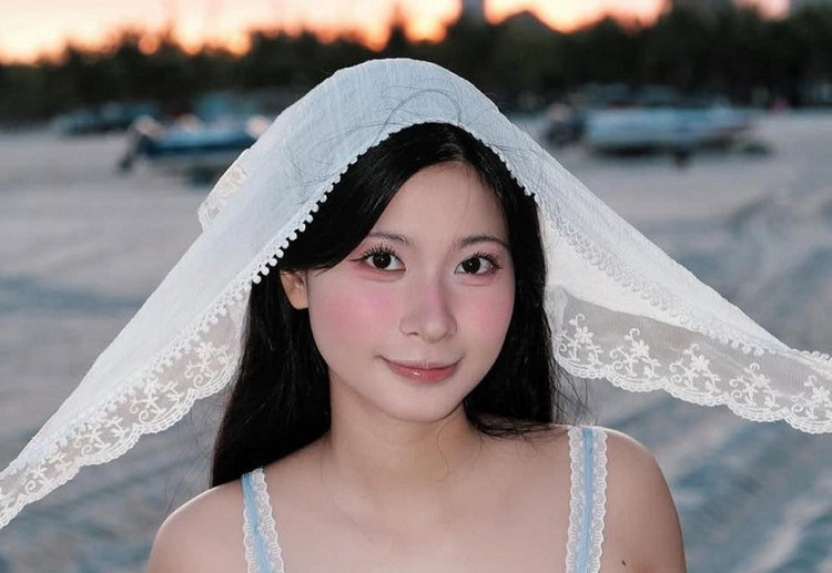 Người hâm mộ liên tục khen ngợi: “Slay quá chị ơi!”, “Xinh thế này sao chịu nổi!”. quy-5.png