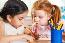 Giúp con phát triển tư duy phản biện từ nhỏ 