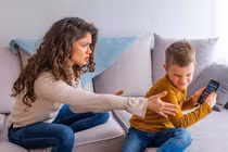 Dạy con trong thời đại số, cha mẹ làm gì?