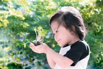 Dạy con biết trân trọng, gìn giữ môi trường sống